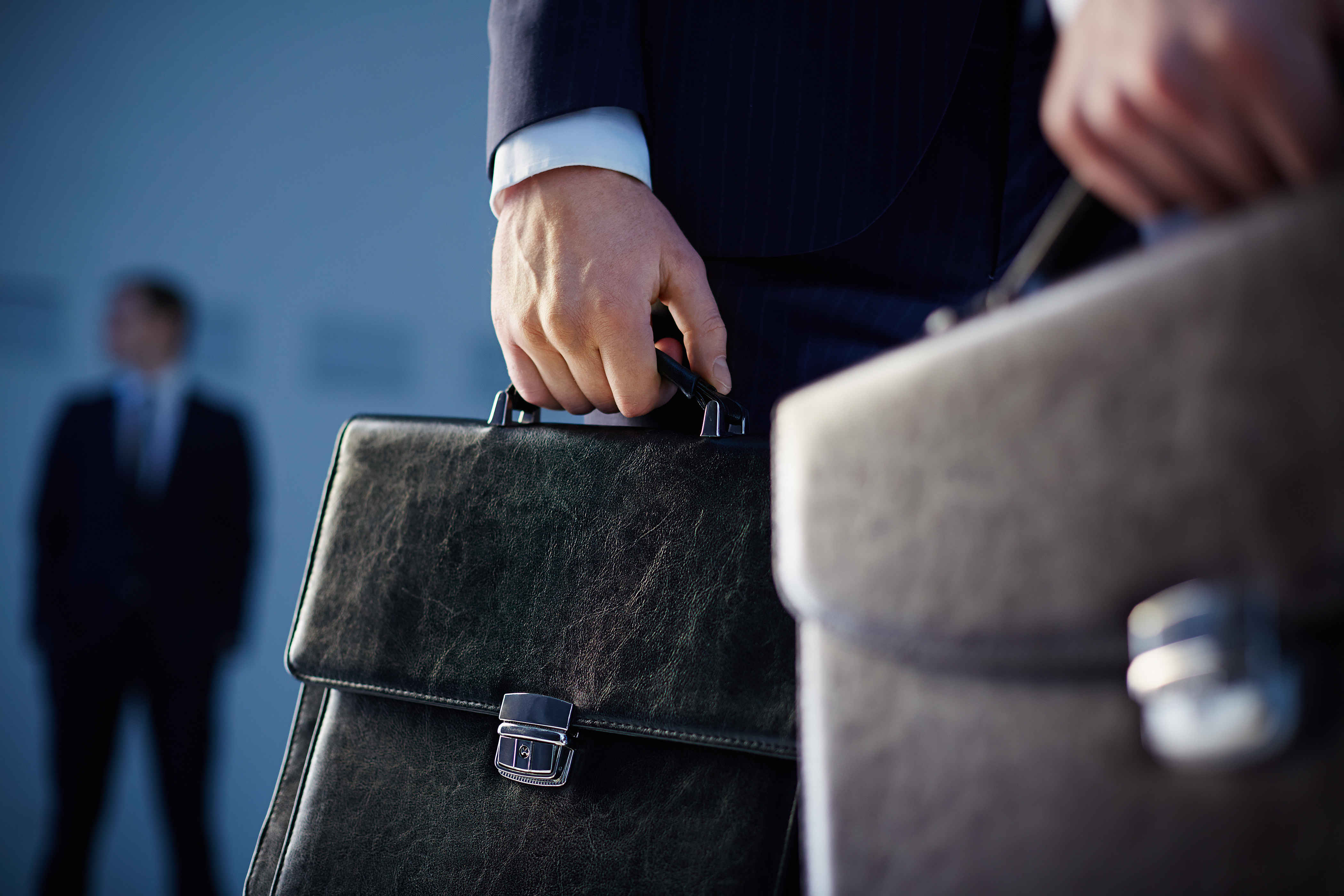 upload/close-up-workers-with-briefcases.jpg